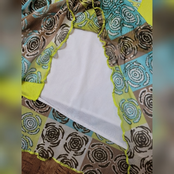 FREE W BUNDLE Variations Y2K lettuce hem top - Picture 5 of 11